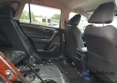 2021 Toyota Rav4 Le z USA, uszkodzony, nr VIN 2T3F1RFV1MC248727